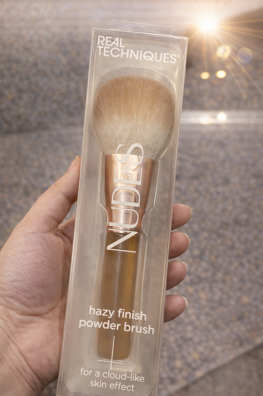 Real Techniques Hazy Finish Powder Brush For a Cloud Like Skin Effect