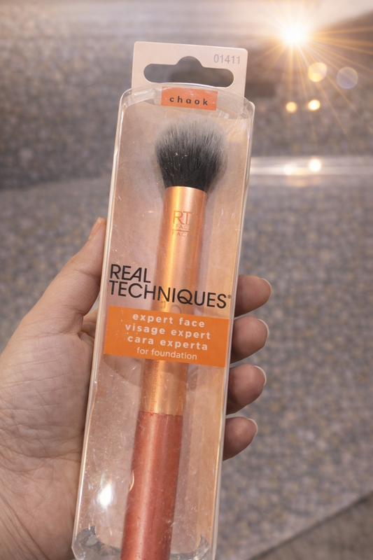 Real Techniques Expert Face Buffing and Blending Brush Puff Head with Dense Bristles to a Flawless Finish
