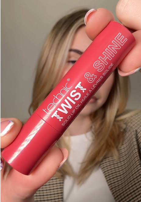 Technic twist and shine solid Lip Oil Pinky Nude