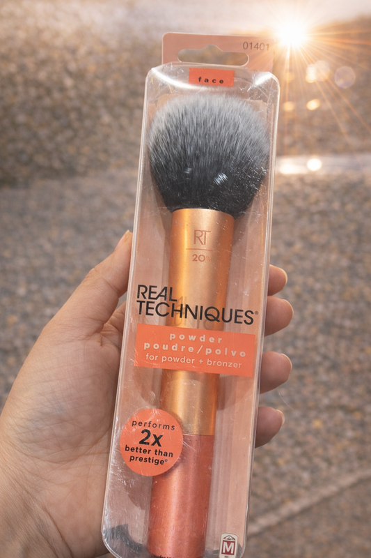Real Techniques Powdered Brush