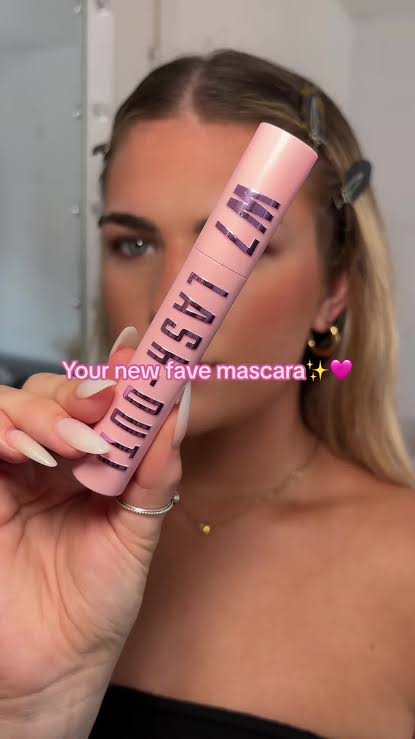 W7 Lash Out Mascara Get Extra Volume with Lash Out!